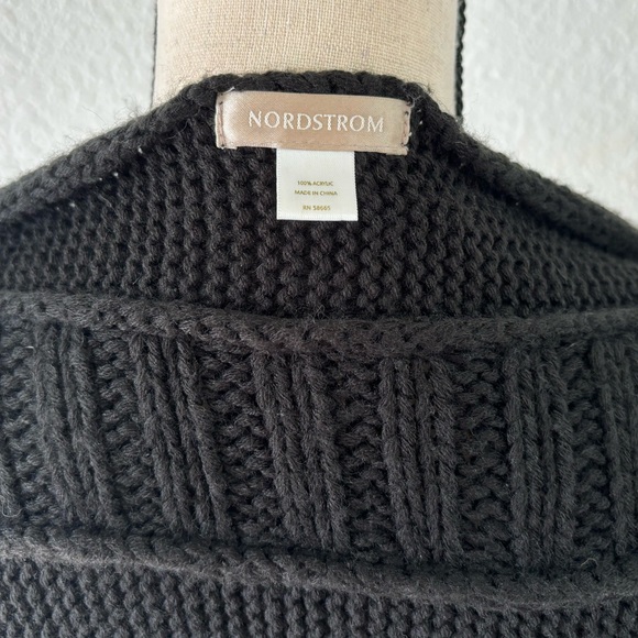 Nordstrom black thick blanket scarf with pockets - Picture 6 of 6